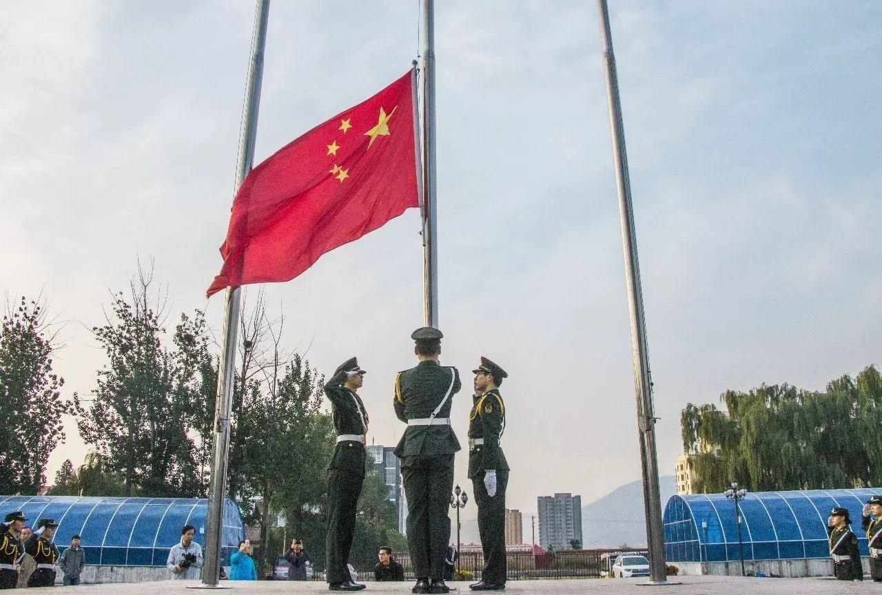 逃离无人的学校
